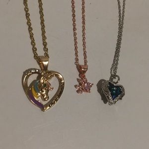 3 girls necklaces